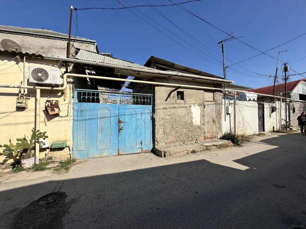 Satılır 10 otaqlı həyət evi 320 m²