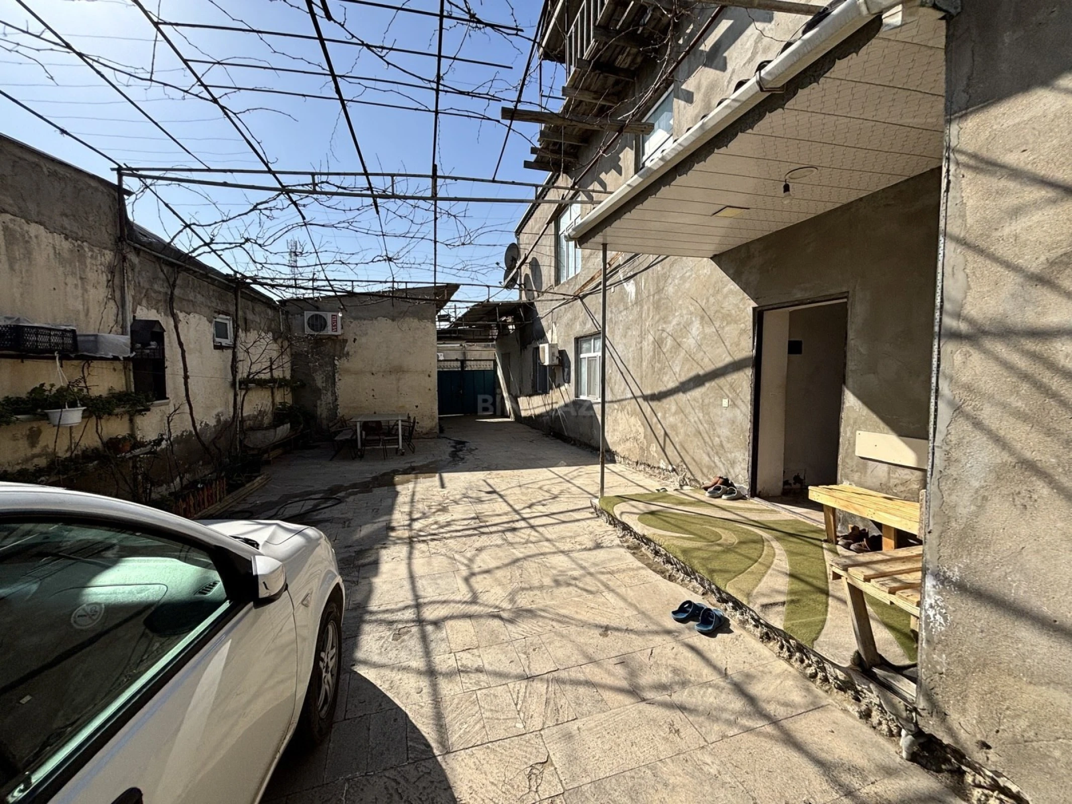 Satılır 10 otaqlı həyət evi 320 m²