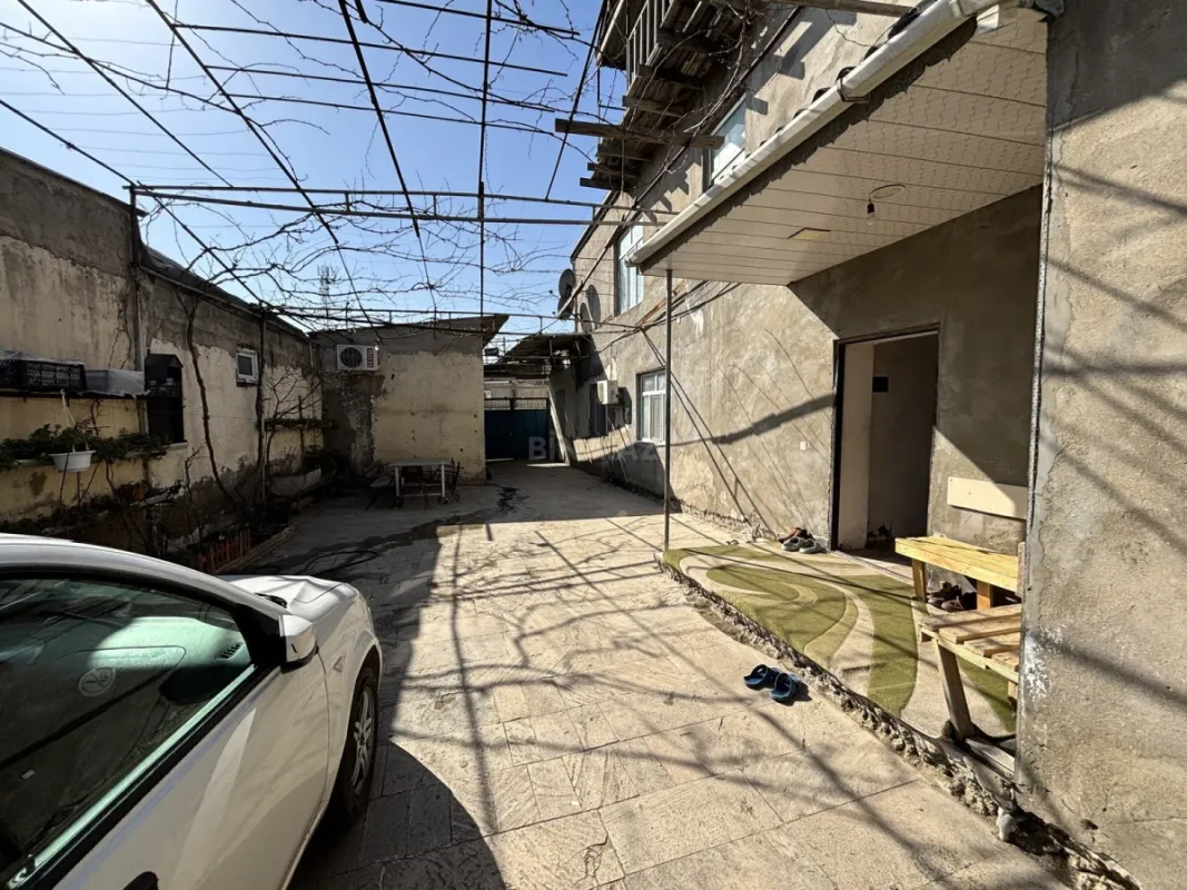 Satılır 10 otaqlı həyət evi 320 m²
