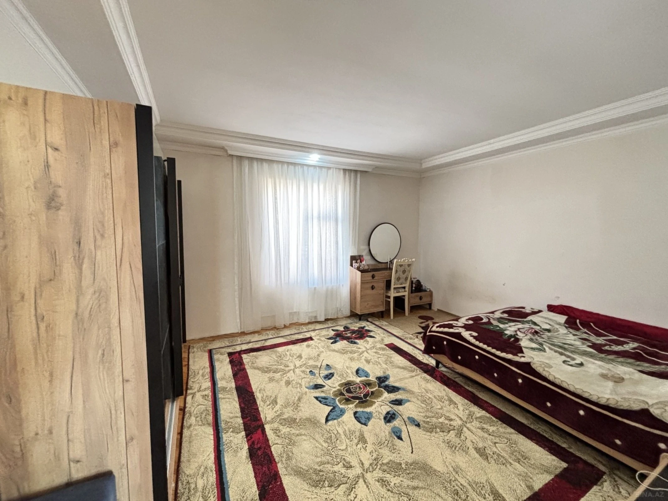 Satılır 10 otaqlı həyət evi 320 m²