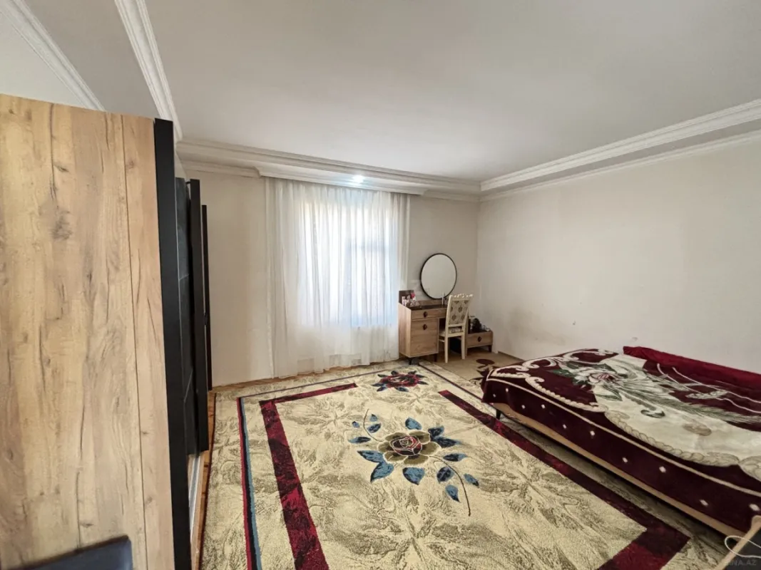Satılır 10 otaqlı həyət evi 320 m²
