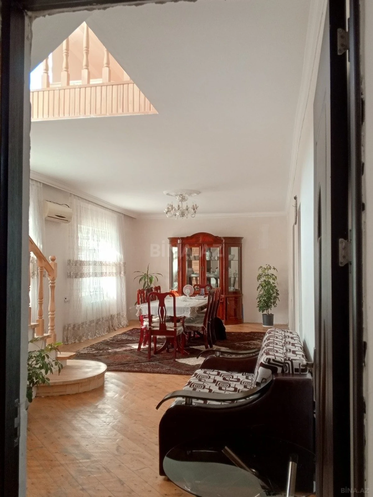 Satılır 10 otaqlı həyət evi 320 m²