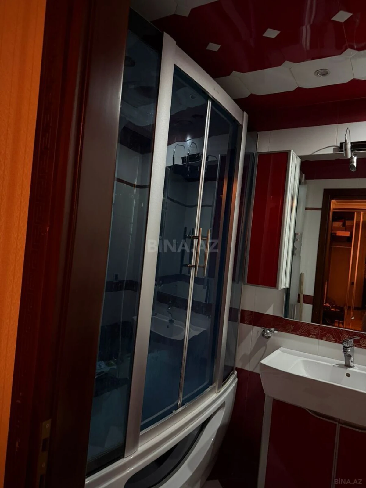 Satılır 4 otaqlı mənzil 174 m²