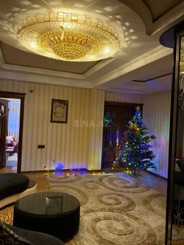 Satılır 4 otaqlı mənzil 174 m²