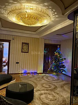 Satılır 4 otaqlı mənzil 174 m²