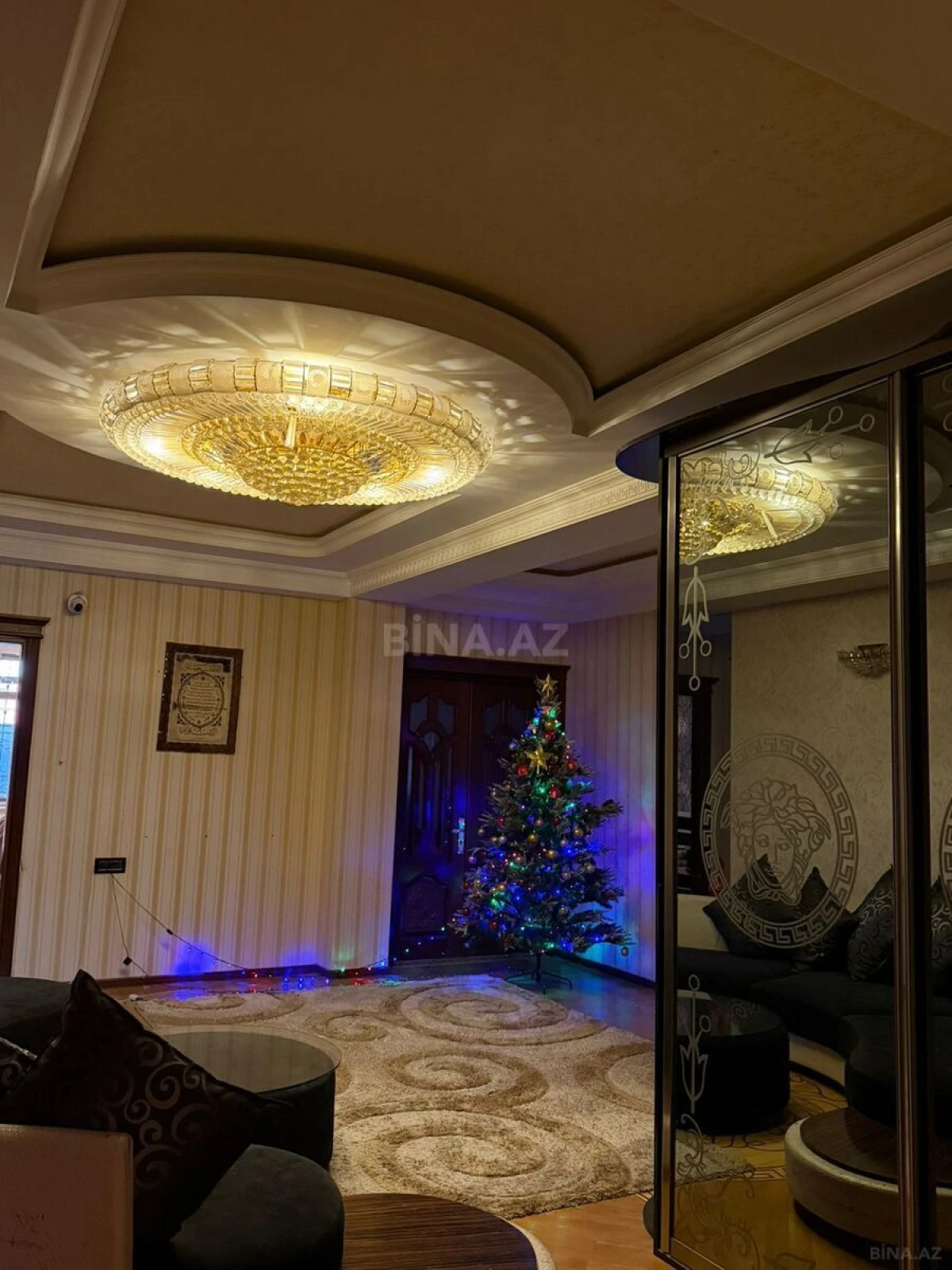 Satılır 4 otaqlı mənzil 174 m²