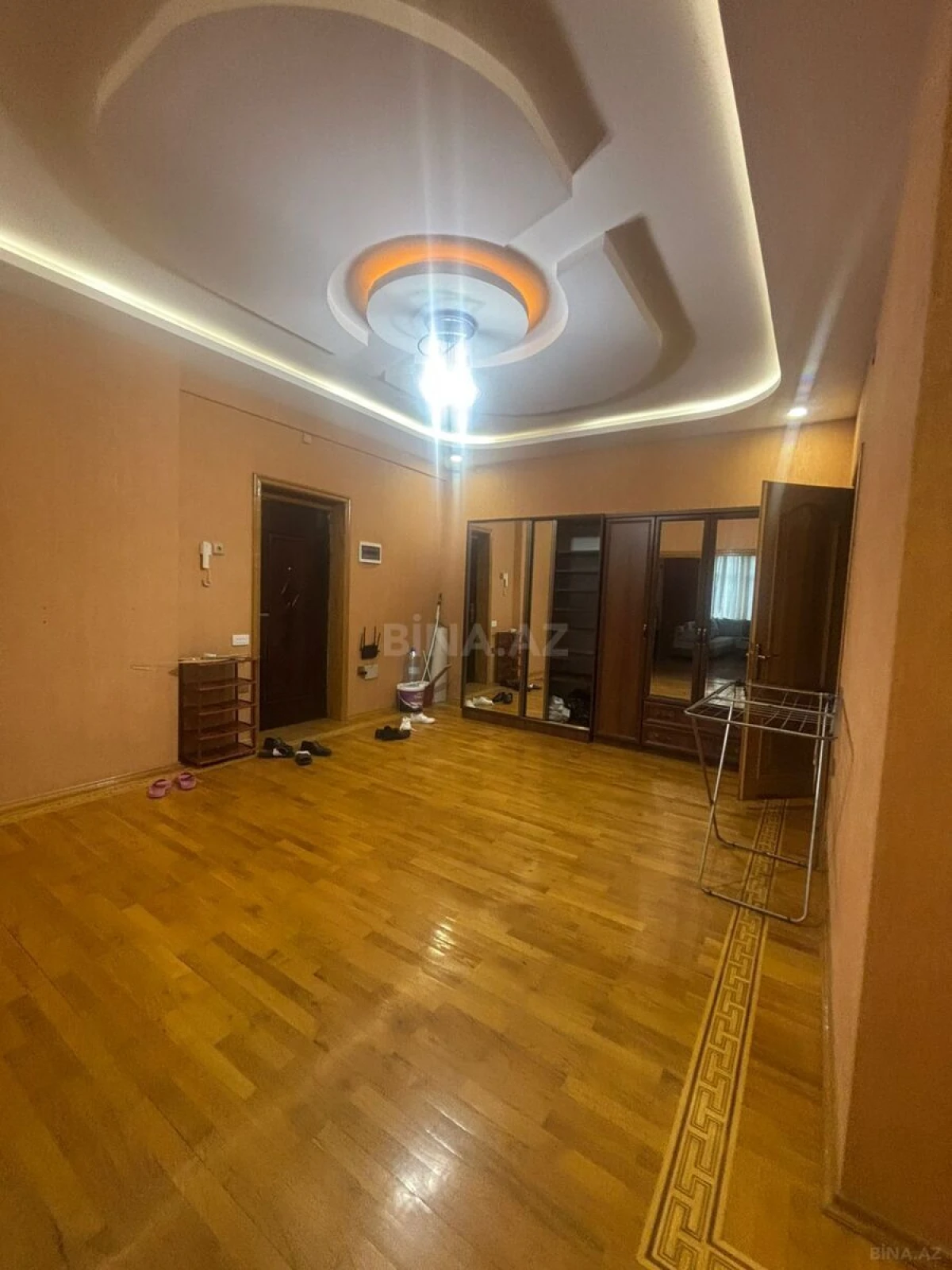 Kirayə verilir 3 otaqlı mənzil 160 m²