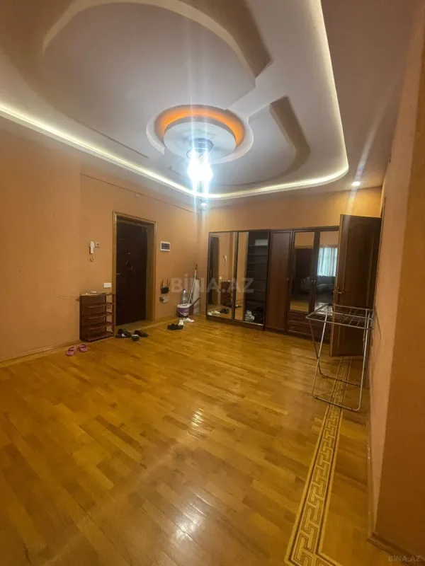 Kirayə verilir 3 otaqlı mənzil 160 m²