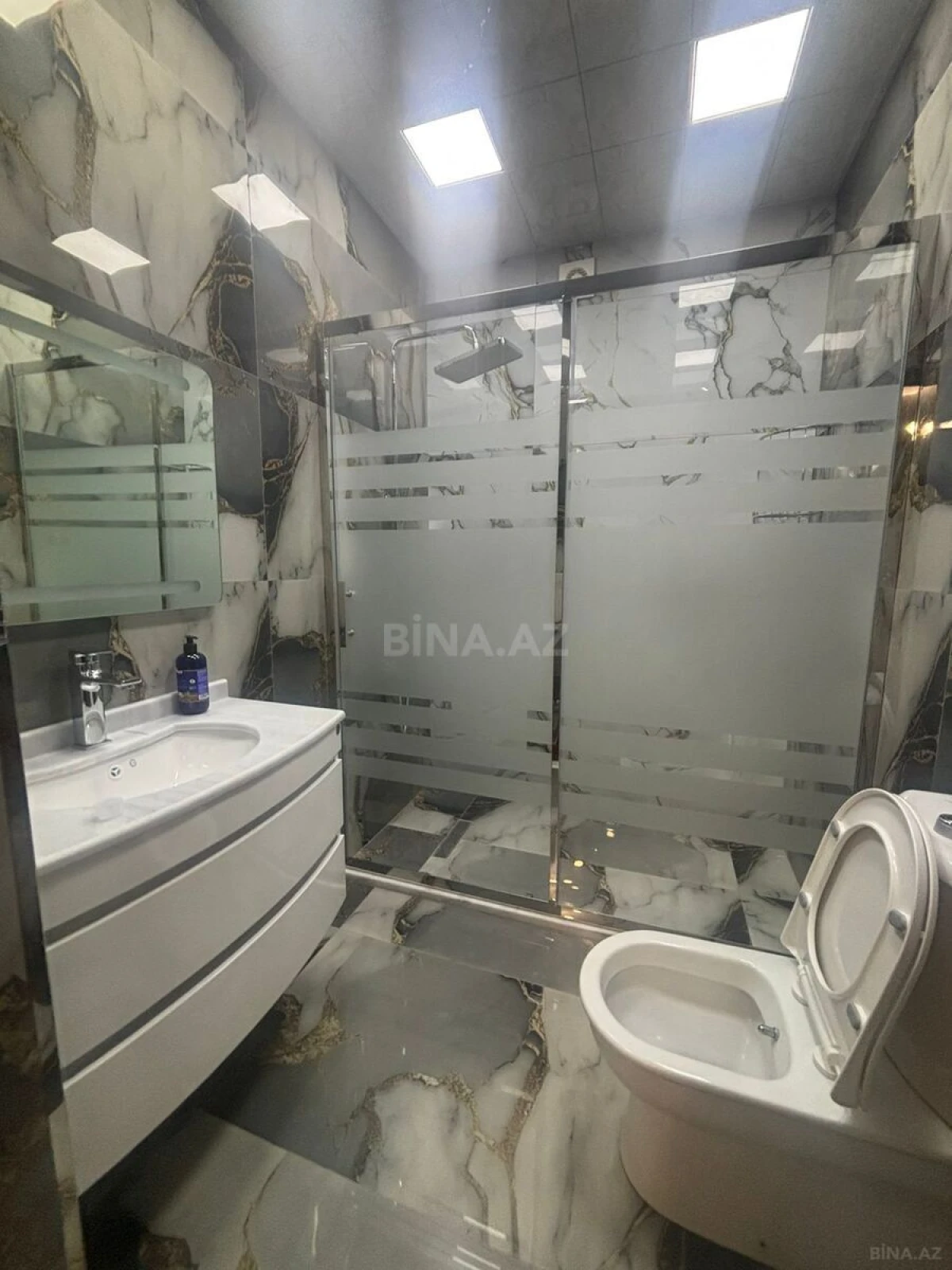 Kirayə verilir 3 otaqlı mənzil 160 m²