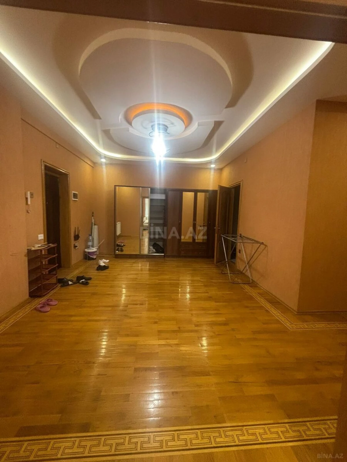 Kirayə verilir 3 otaqlı mənzil 160 m²