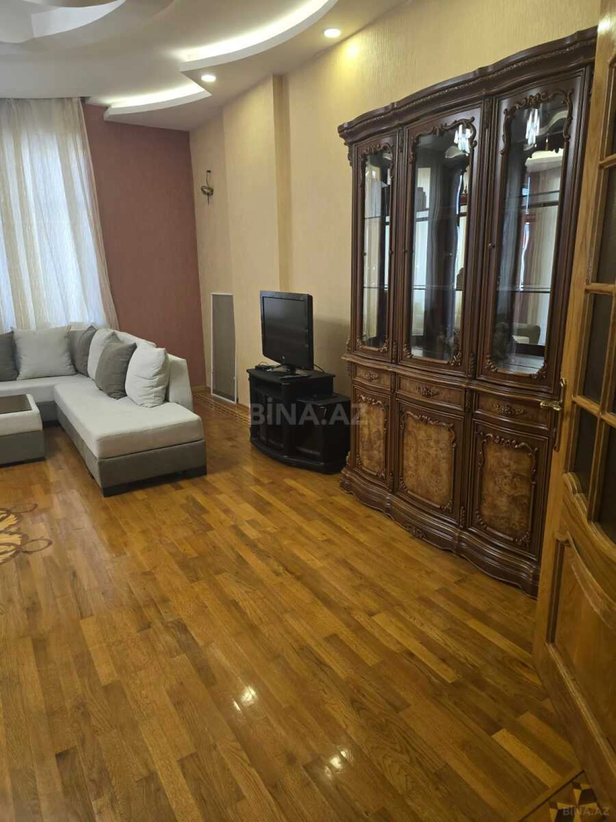 Kirayə verilir 3 otaqlı mənzil 160 m²