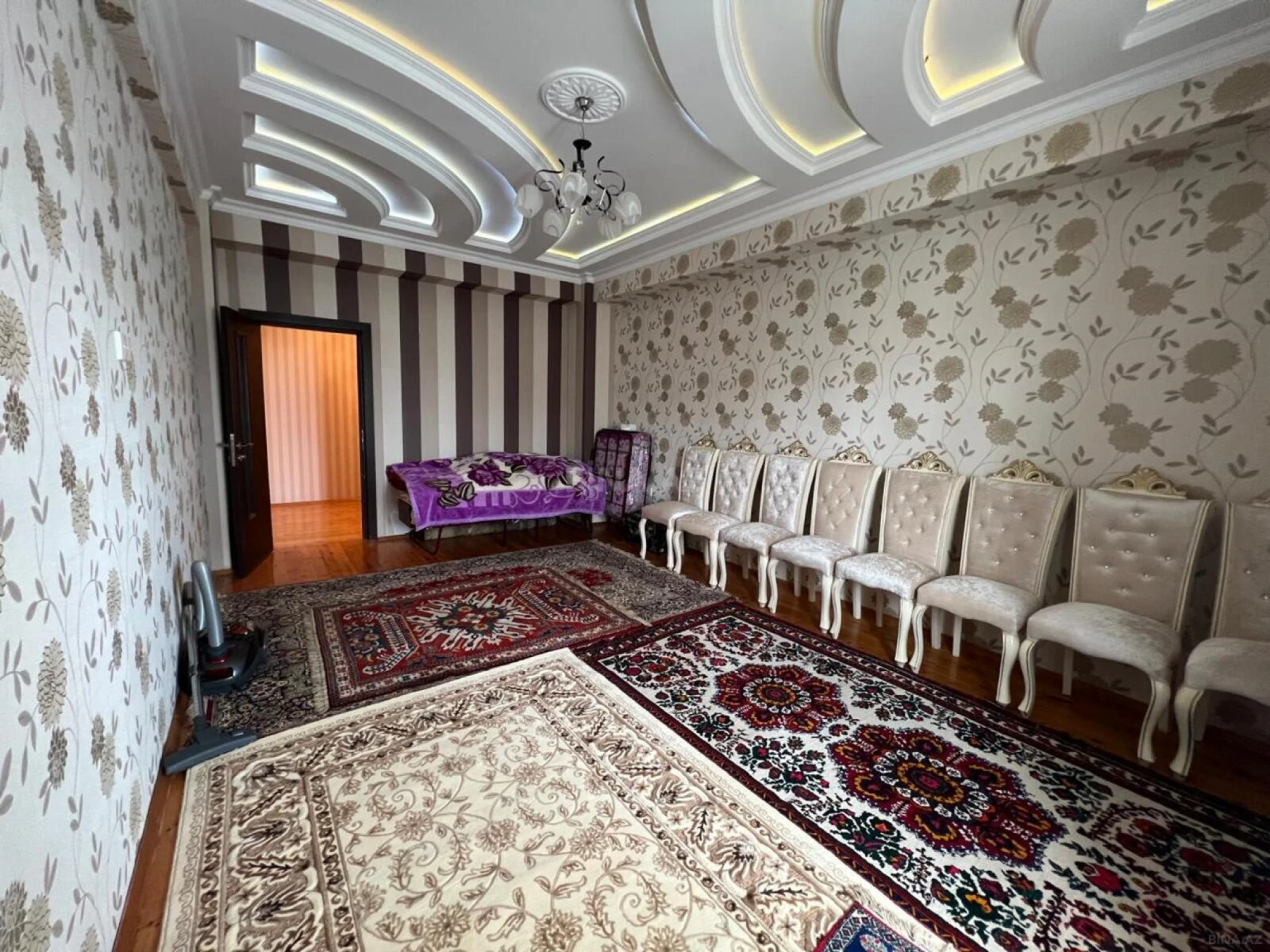 Satılır 3 otaqlı mənzil 160 m²