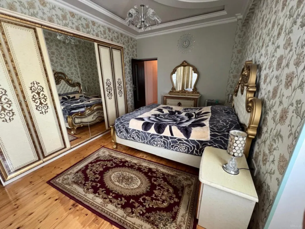 Satılır 3 otaqlı mənzil 160 m²