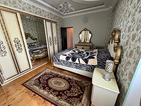 Satılır 3 otaqlı mənzil 160 m²