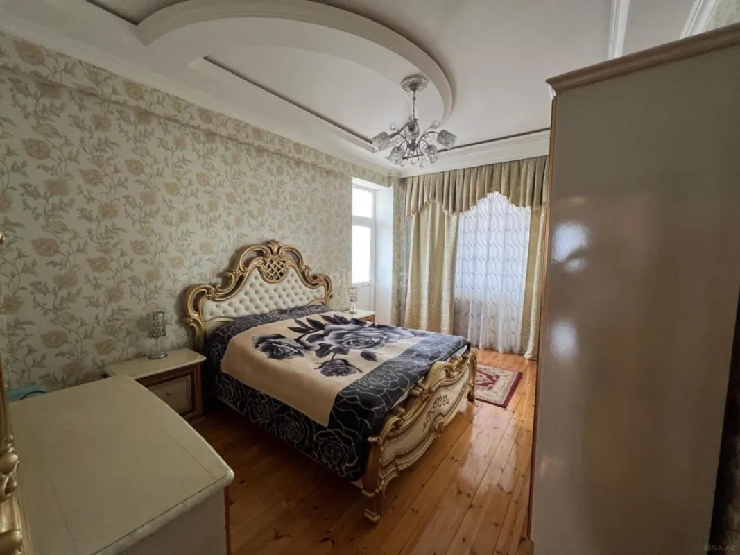 Satılır 3 otaqlı mənzil 160 m²