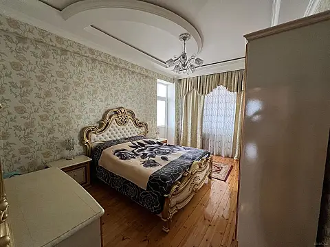 Satılır 3 otaqlı mənzil 160 m²