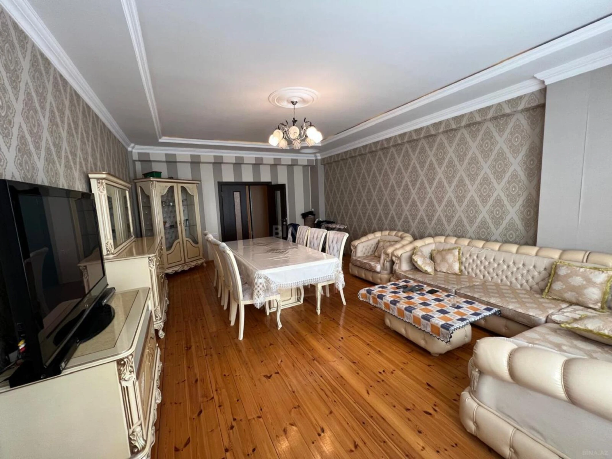 Satılır 3 otaqlı mənzil 160 m²