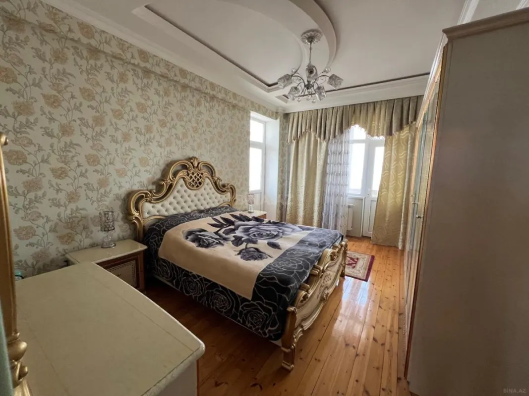 Satılır 3 otaqlı mənzil 160 m²