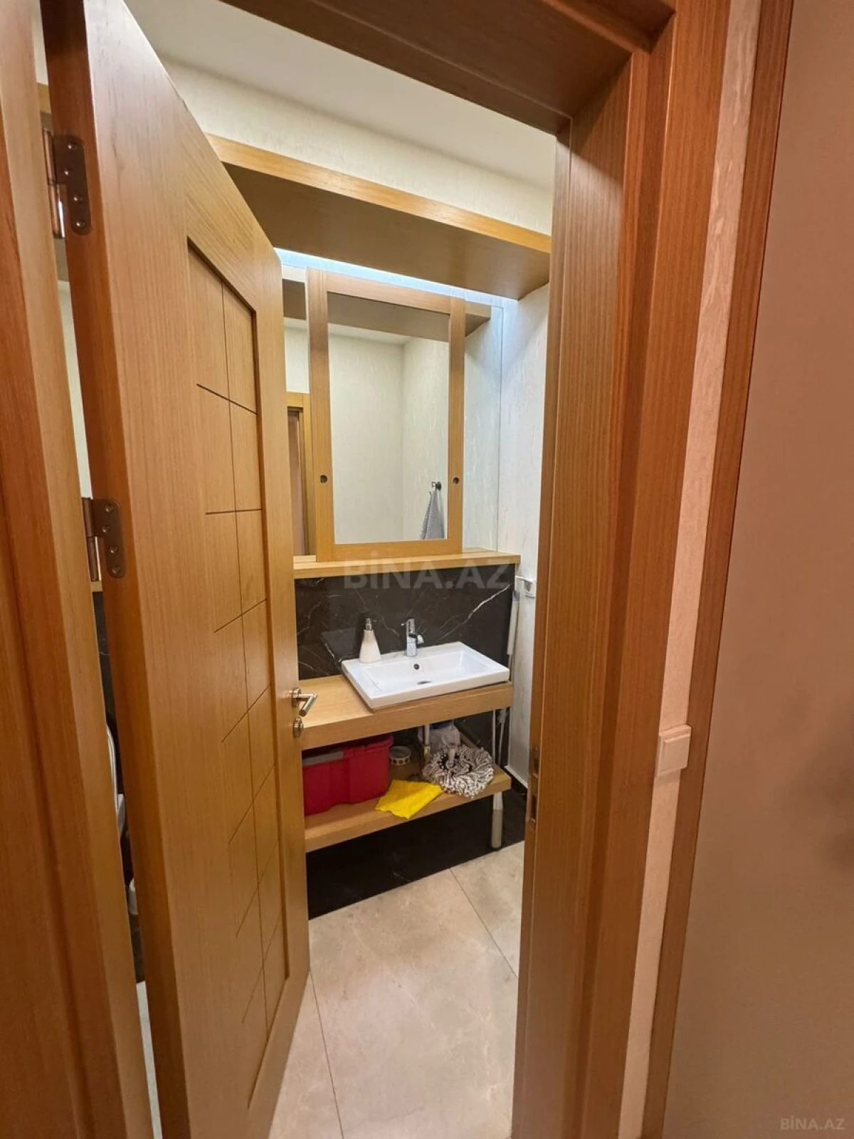 Kirayə verilir 4 otaqlı mənzil 245 m²