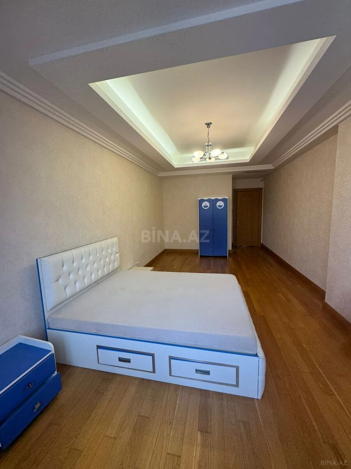 Kirayə verilir 4 otaqlı mənzil 245 m²