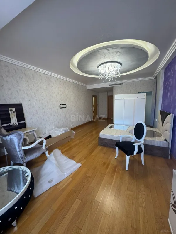Kirayə verilir 4 otaqlı mənzil 245 m²