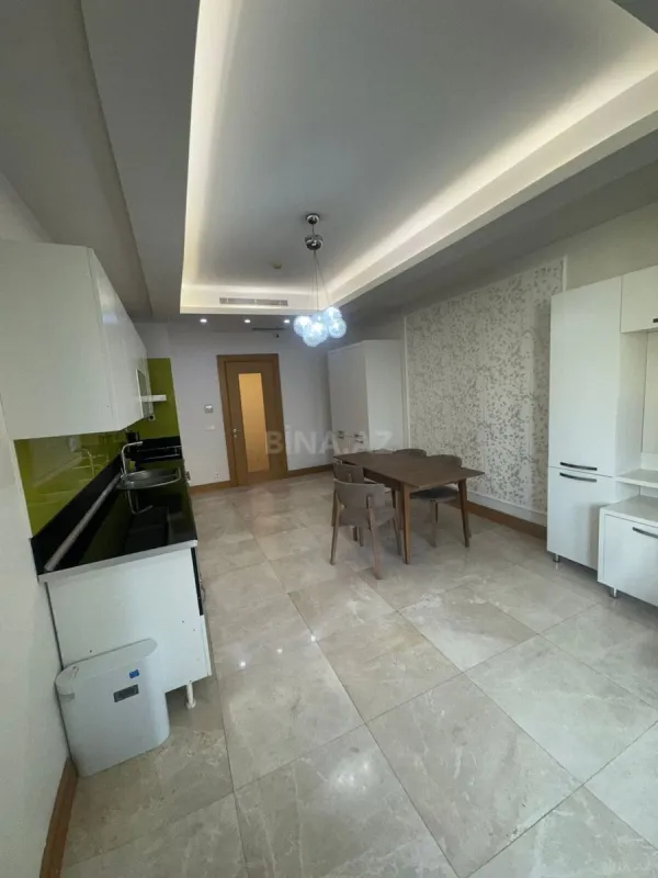Kirayə verilir 4 otaqlı mənzil 245 m²