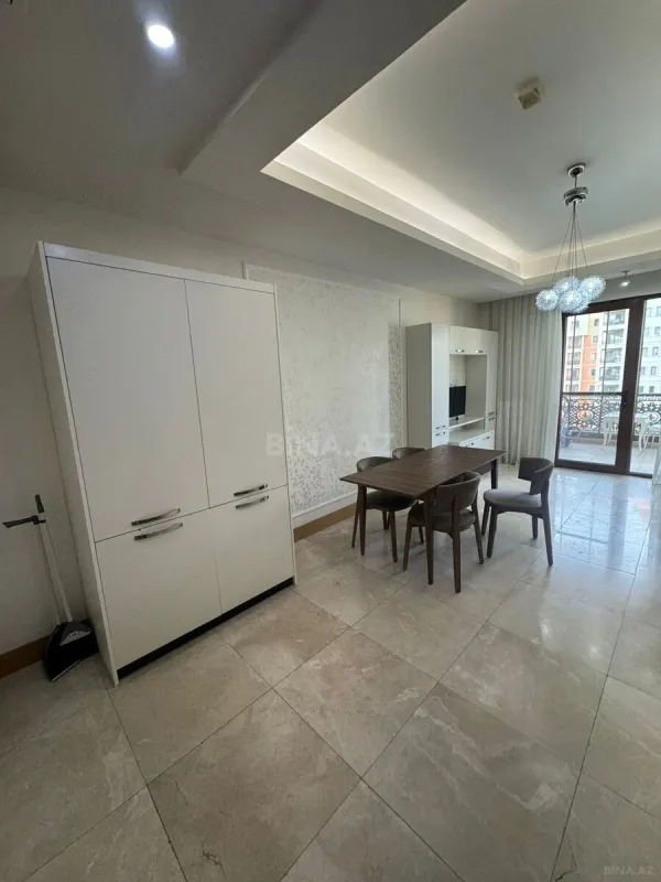 Kirayə verilir 4 otaqlı mənzil 245 m²