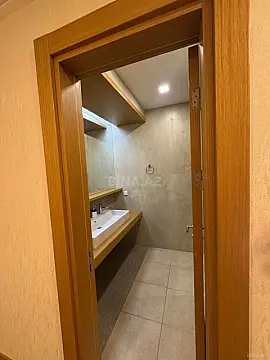 Kirayə verilir 4 otaqlı mənzil 245 m²