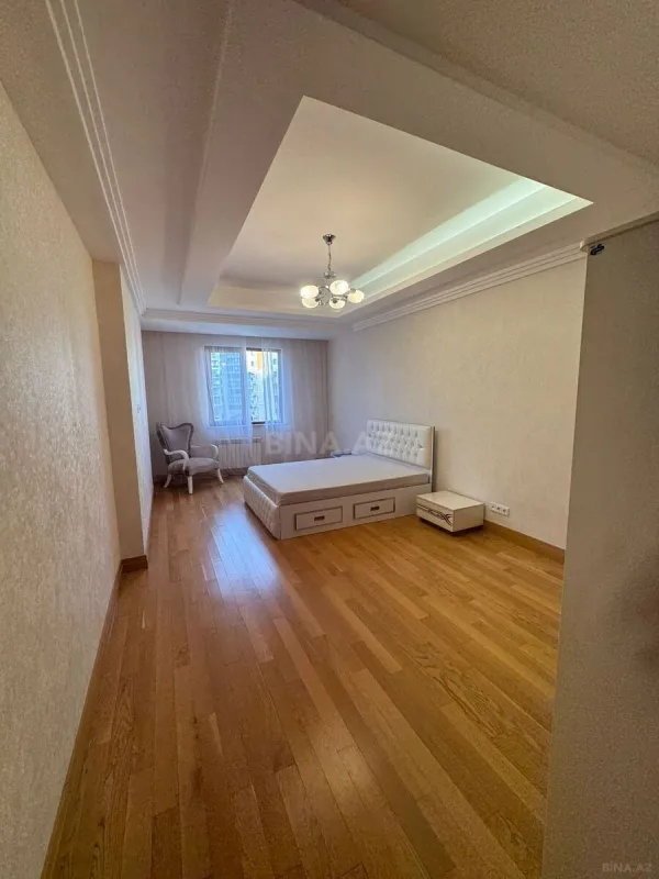 Kirayə verilir 4 otaqlı mənzil 245 m²