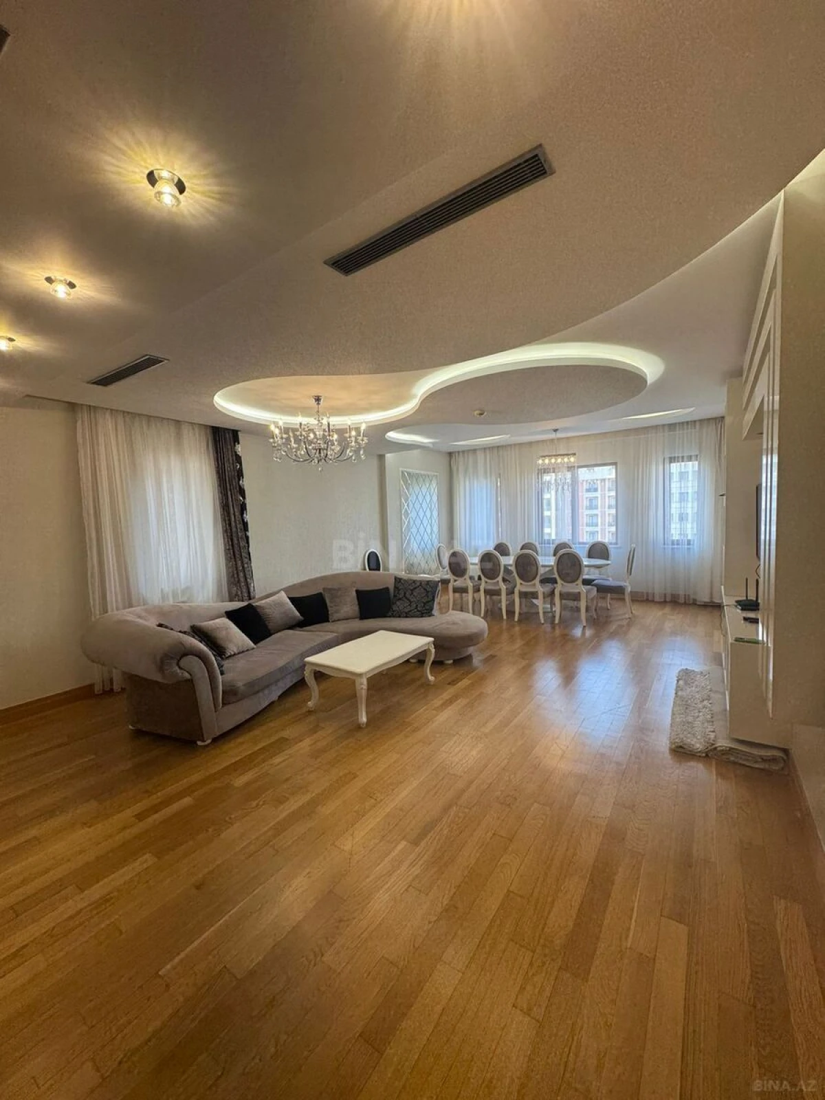 Kirayə verilir 4 otaqlı mənzil 245 m²
