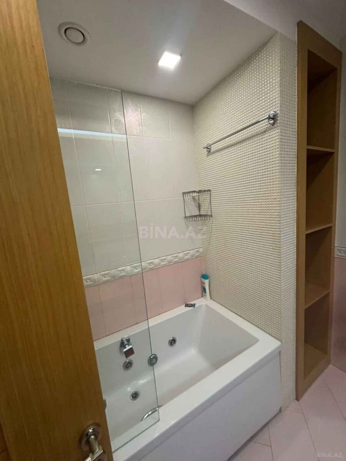 Kirayə verilir 4 otaqlı mənzil 245 m²