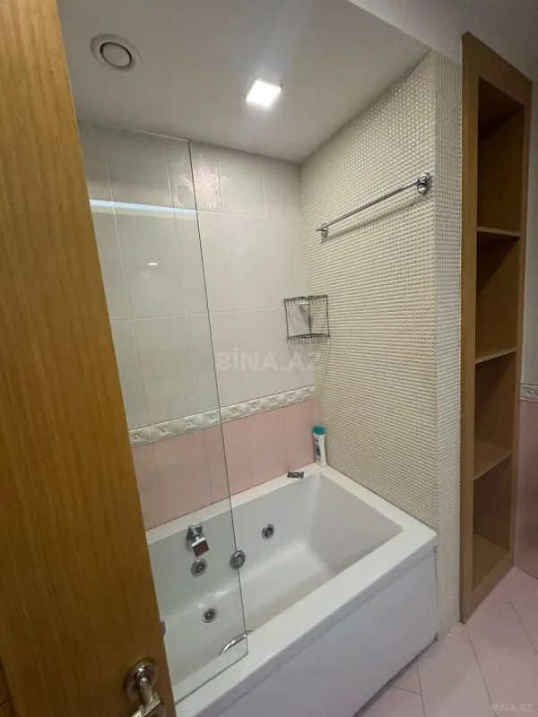 Kirayə verilir 4 otaqlı mənzil 245 m²