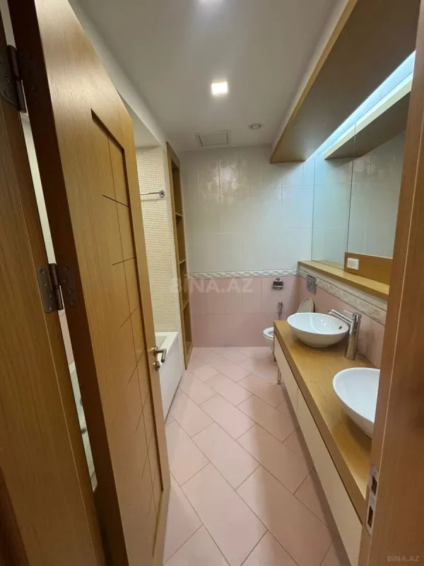Kirayə verilir 4 otaqlı mənzil 245 m²
