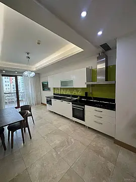 Kirayə verilir 4 otaqlı mənzil 245 m²