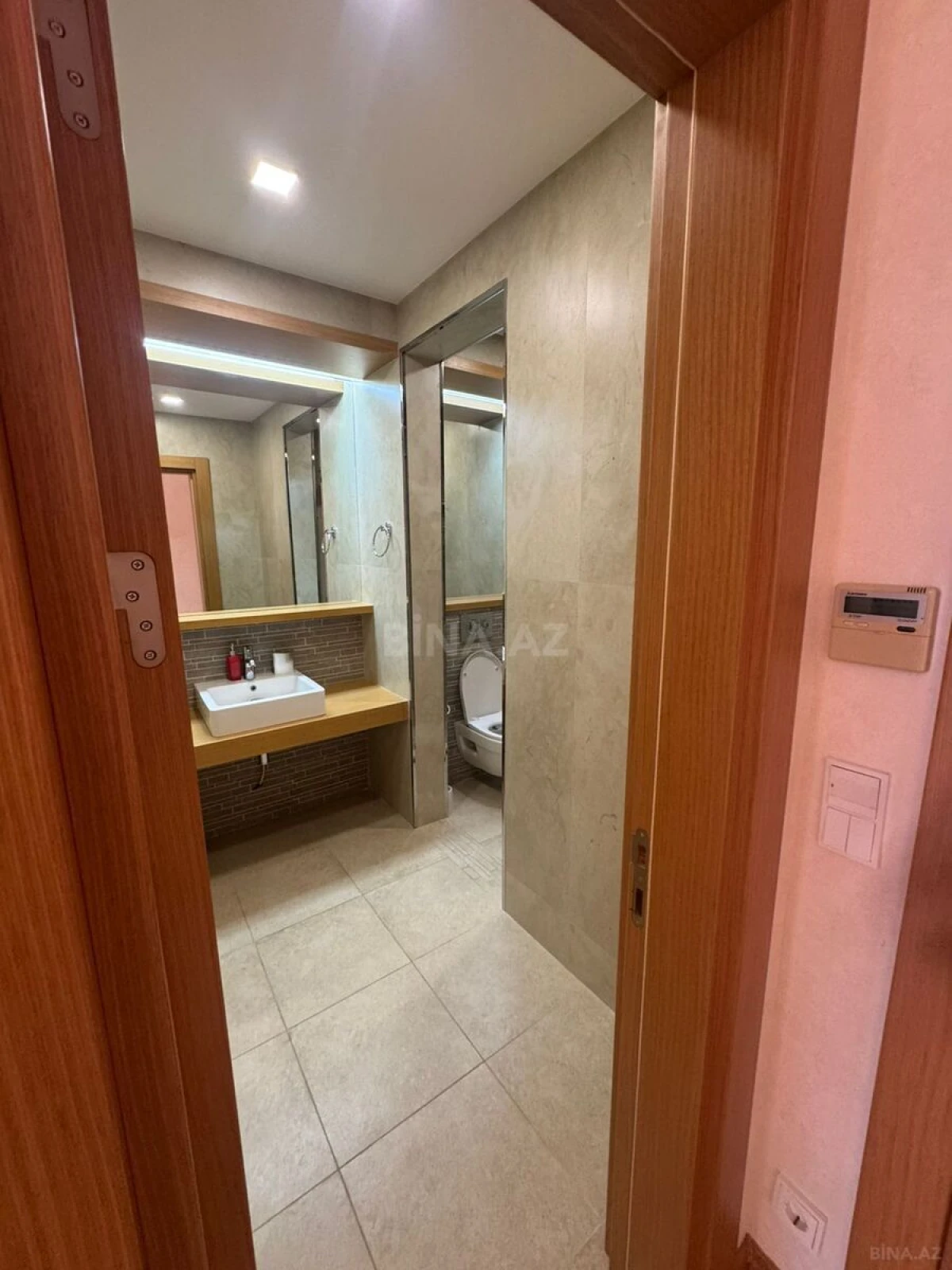 Kirayə verilir 4 otaqlı mənzil 245 m²