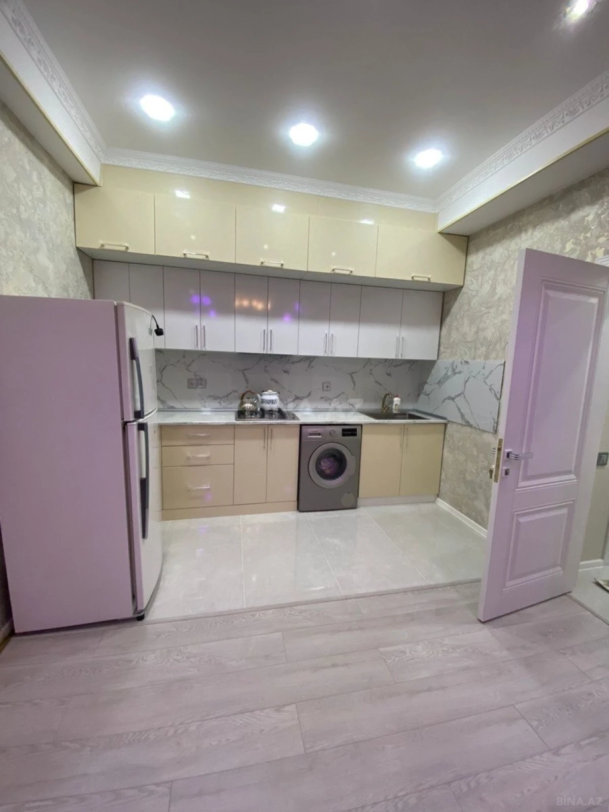 Kirayə verilir 2 otaqlı mənzil 68 m²