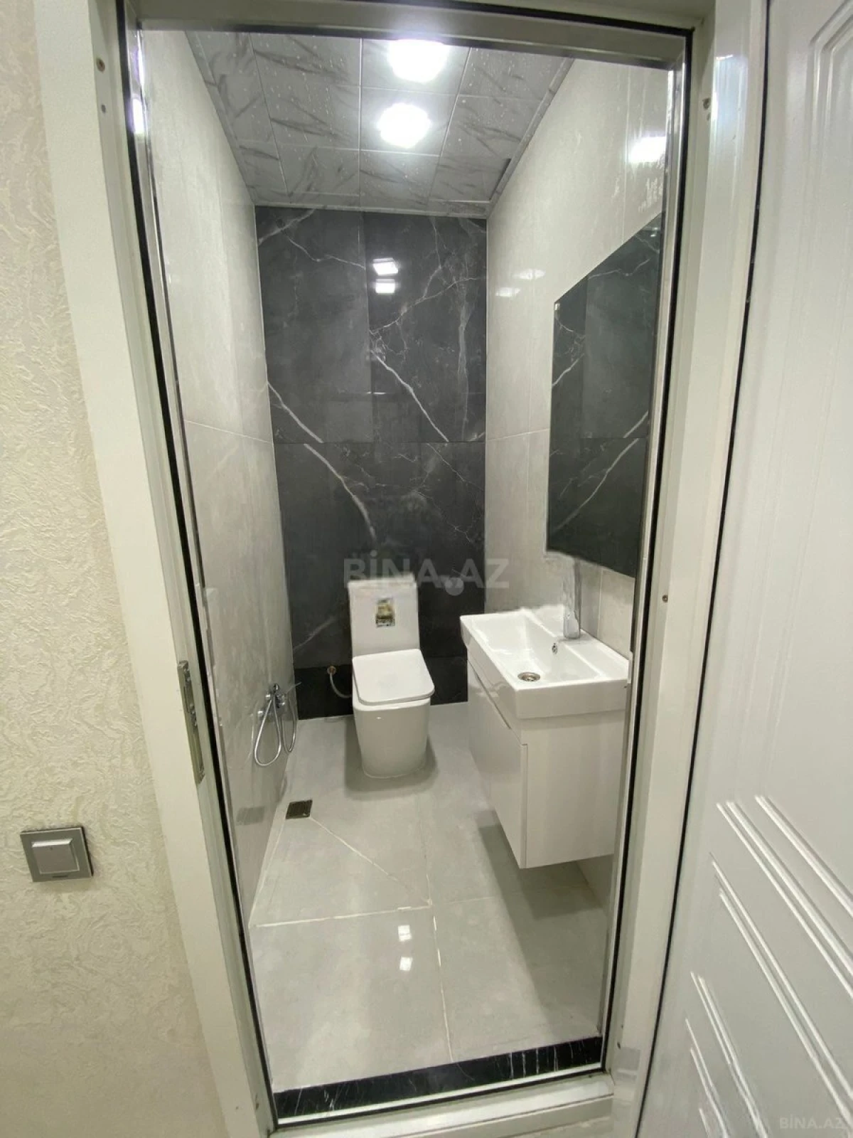 Kirayə verilir 2 otaqlı mənzil 68 m²