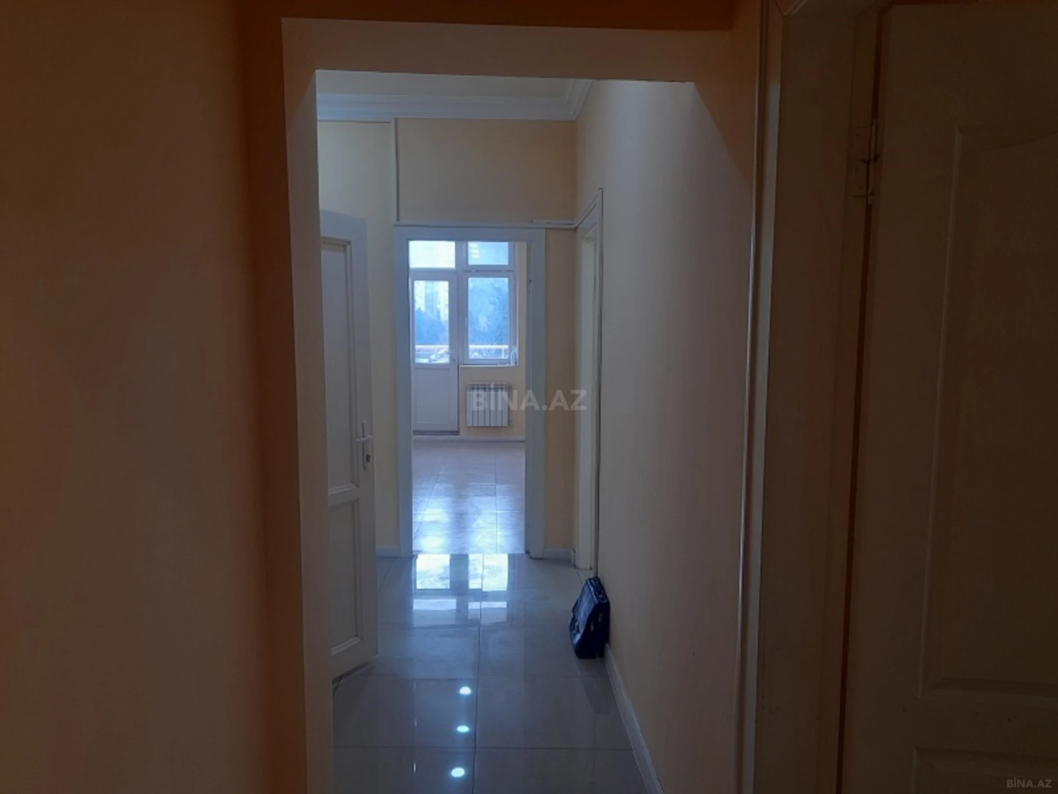 Kirayə verilir 5 otaqlı ofis 180 m²