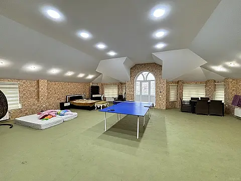 Satılır 10 otaqlı həyət evi 400 m²