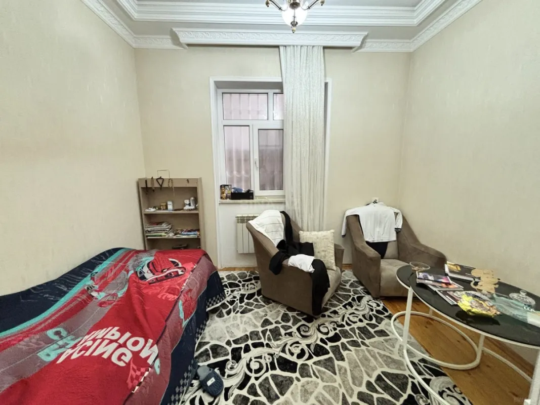 Satılır 10 otaqlı həyət evi 400 m²