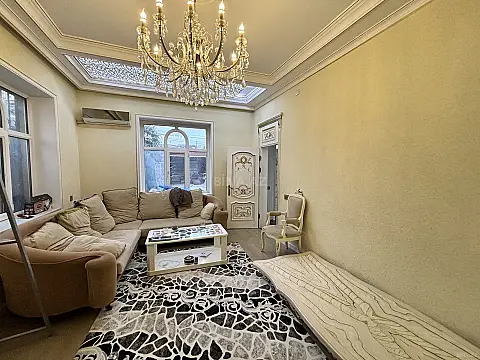 Satılır 10 otaqlı həyət evi 400 m²
