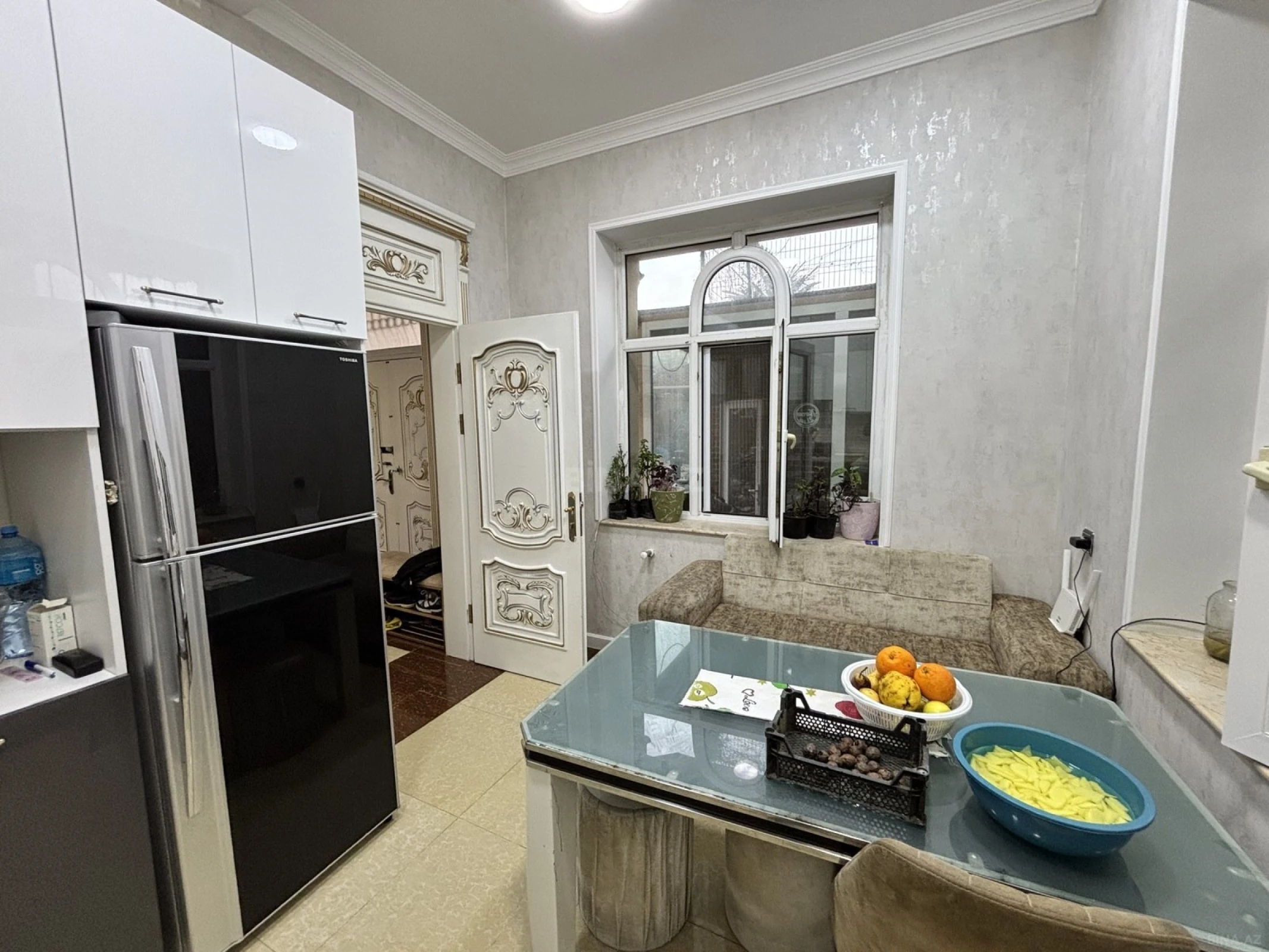 Satılır 10 otaqlı həyət evi 400 m²
