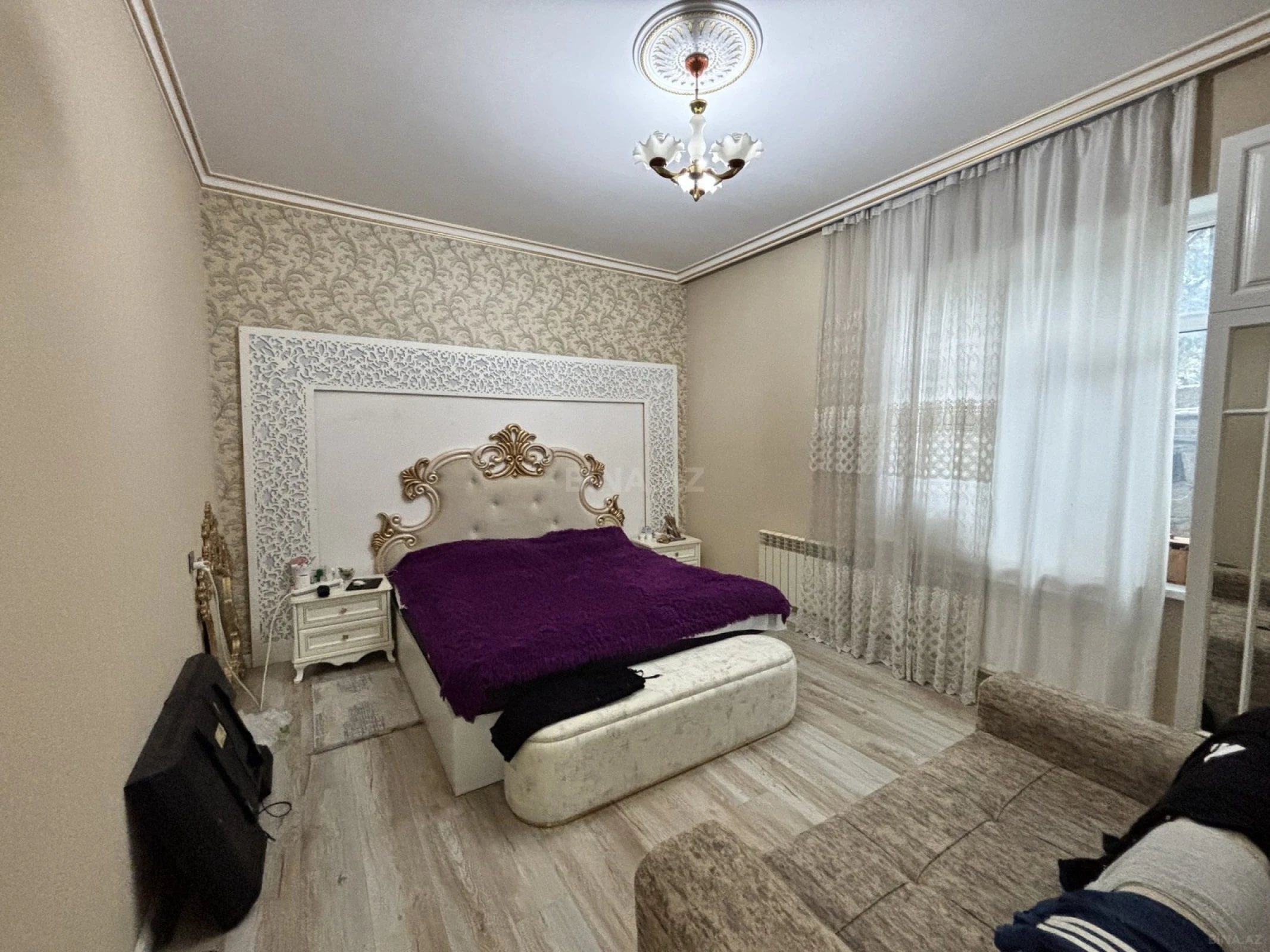 Satılır 10 otaqlı həyət evi 400 m²