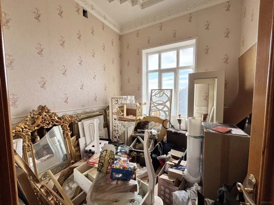 Satılır 10 otaqlı həyət evi 400 m²