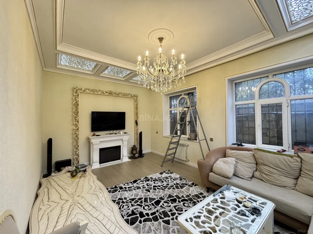 Satılır 10 otaqlı həyət evi 400 m²