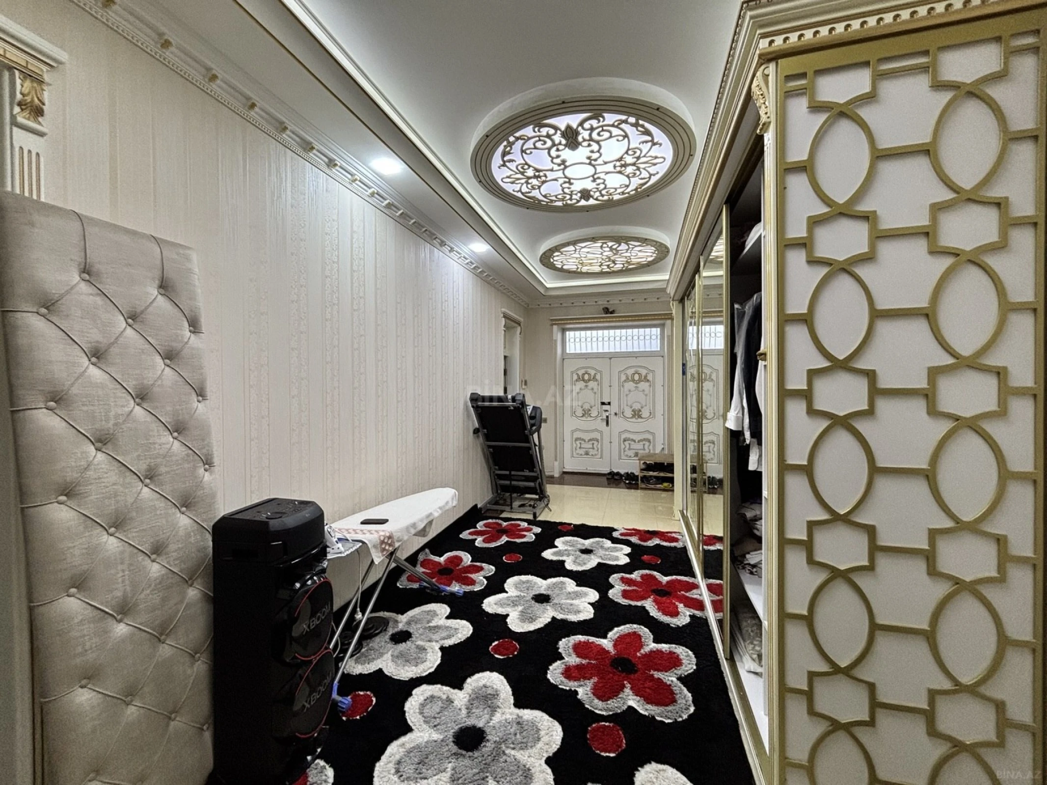 Satılır 10 otaqlı həyət evi 400 m²