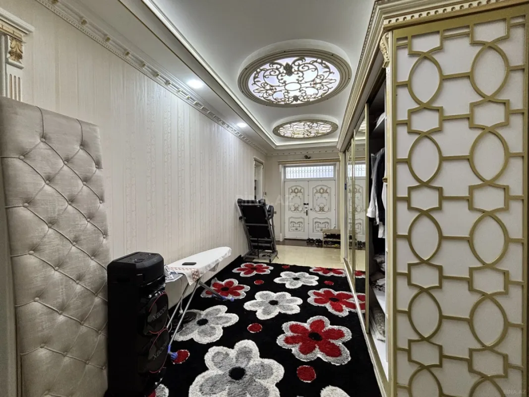 Satılır 10 otaqlı həyət evi 400 m²