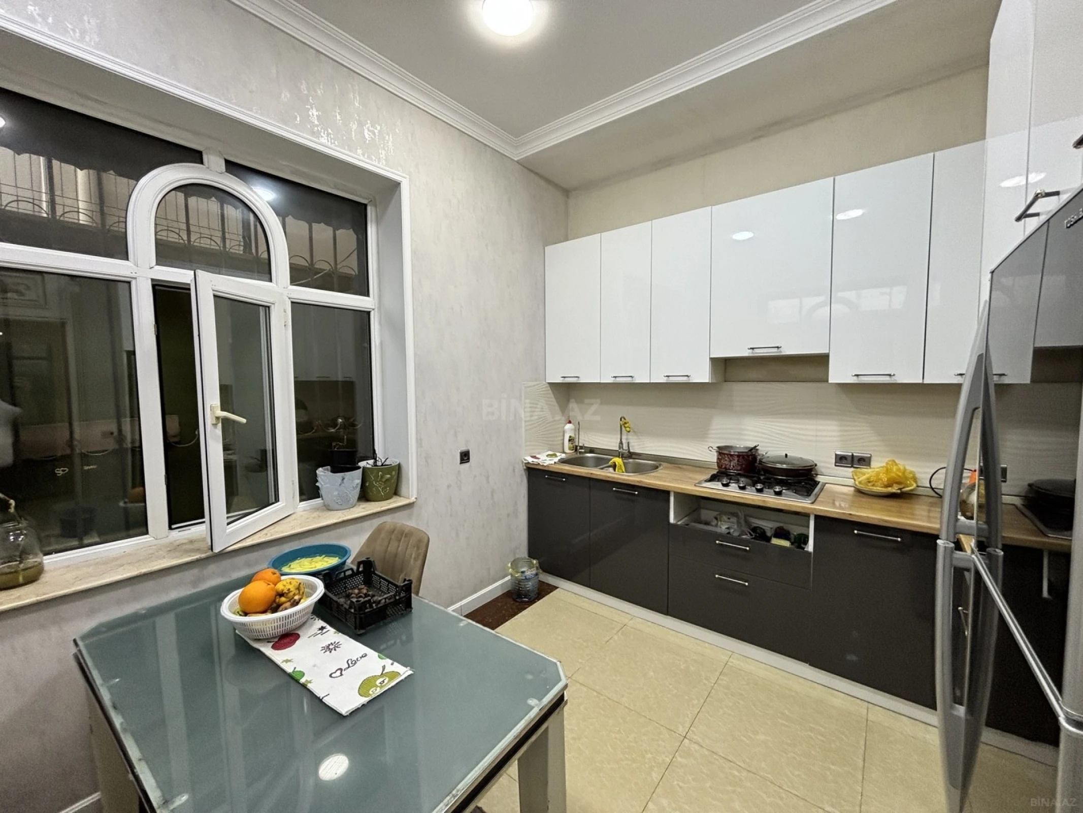 Satılır 10 otaqlı həyət evi 400 m²