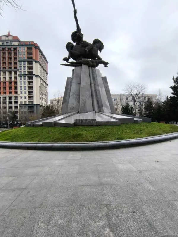Satılır 3 otaqlı mənzil 120 m²