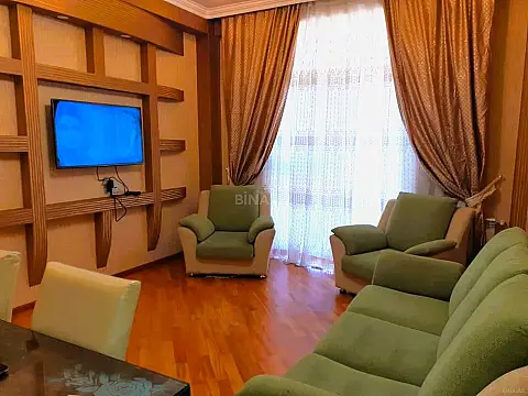 Kirayə verilir 2 otaqlı mənzil 75 m²